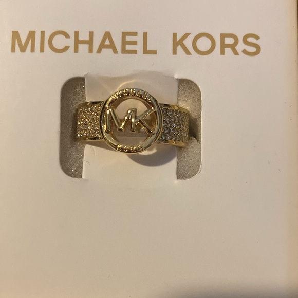 BRAND NEW MICHAEL  KORS RING SIZE 7! NWT! - Picture 3 of 6